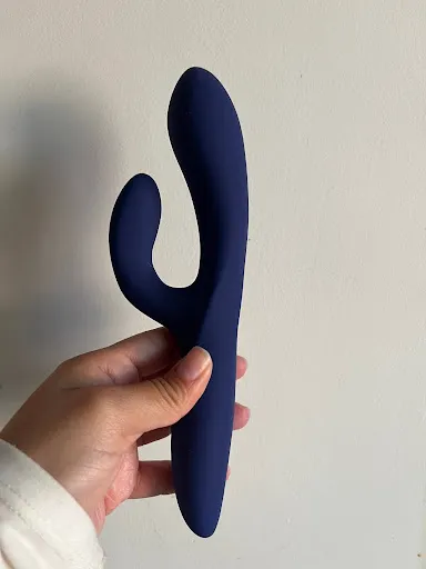 This Lightweight Rabbit Vibrator Will Blow Your Mind With Blended Orgasms | theSkimm This Lightweight Rabbit Vibrator Will Blow Your Mind With Blended Orgasms | theSkimm