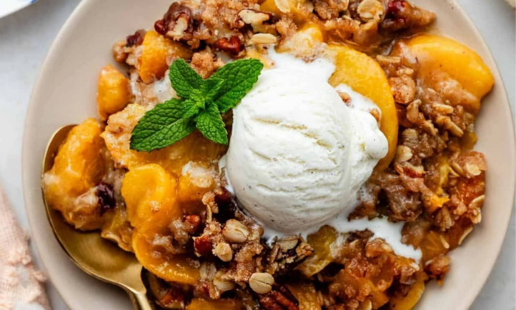 This Easy Peach-Pecan Crisp Recipe Might Ruin Pie for You