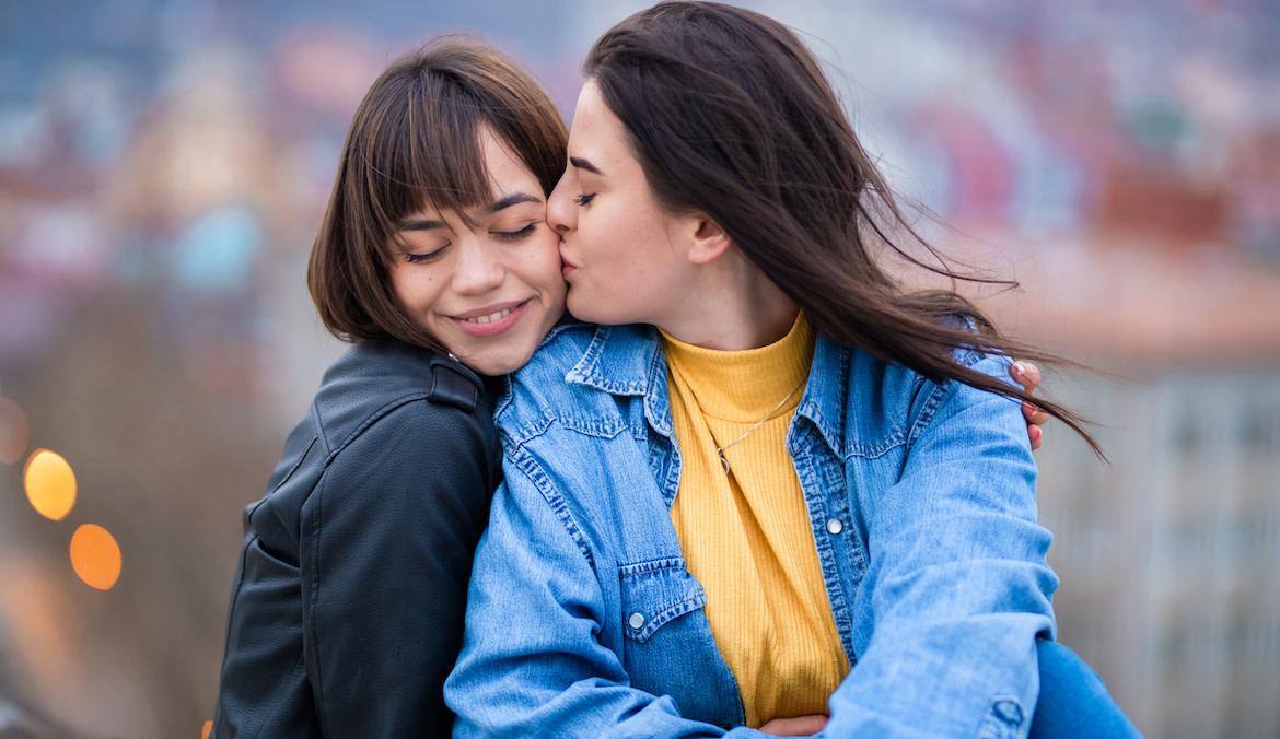 Why You Should (or Shouldn't) Kiss on a First Date, Accor... | theSkimm