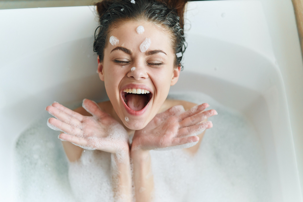 3 Sneaky Ways To Masturbate Quickly When You Have Zero Mi... | theSkimm